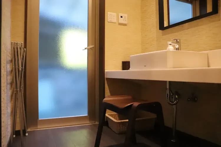 Deep soaking bathtub