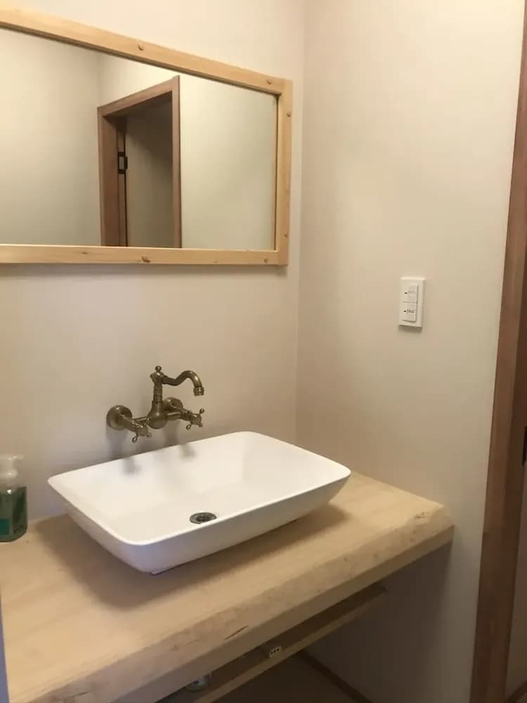 Bathroom sink