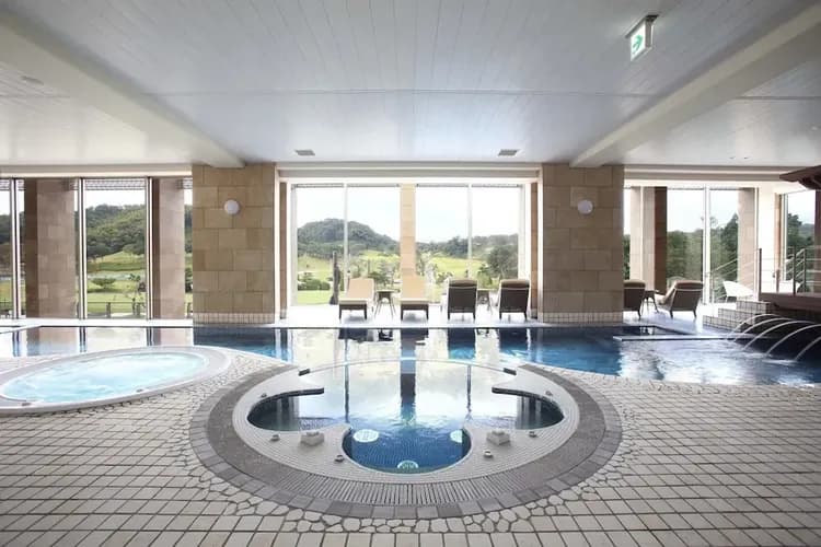 Indoor spa tub