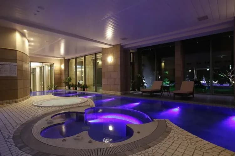 Indoor spa tub