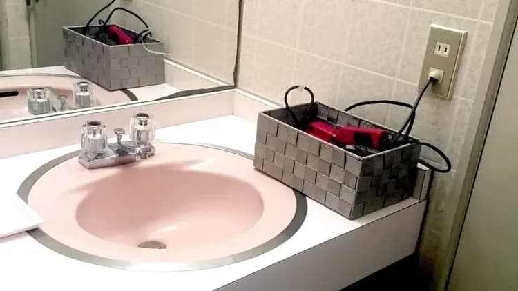 Bathroom sink