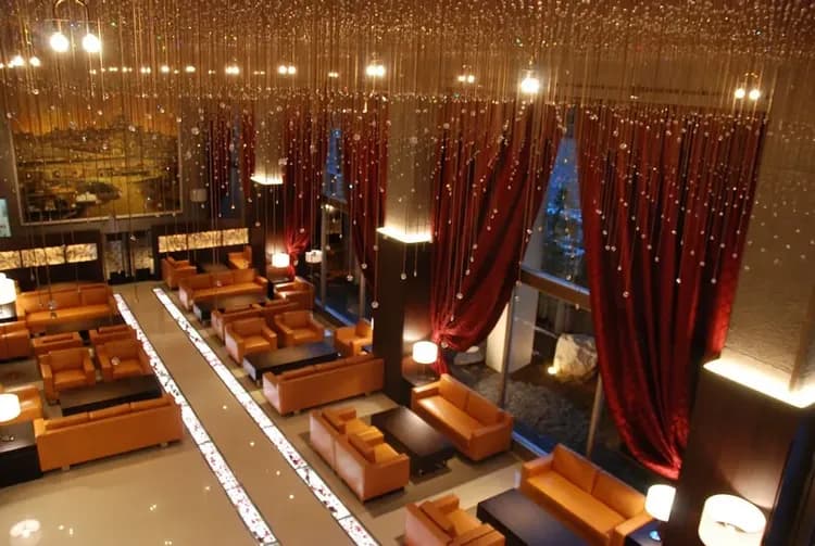 Lobby lounge