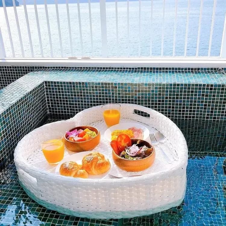 Deep soaking bathtub