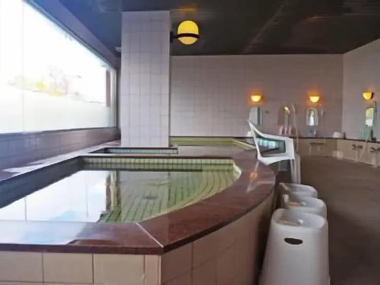 Indoor spa tub