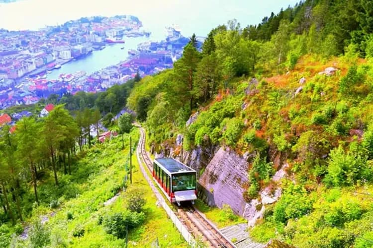 精選挪威～挪威三峽灣、縮影高山火車、登高纜車遊船、峽灣精選飯店10日