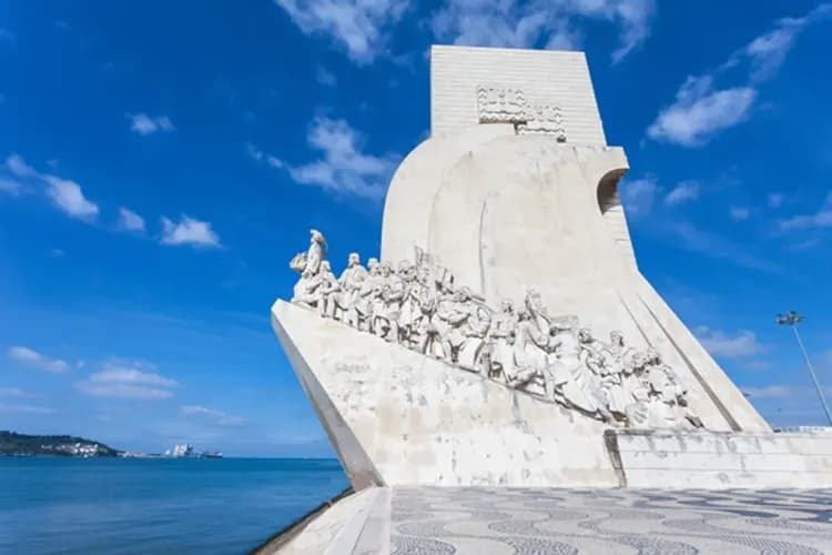 西葡風情選～英屬直布羅陀、高第建築巡禮、升等方舟旅館、七晚五星飯店13日-10