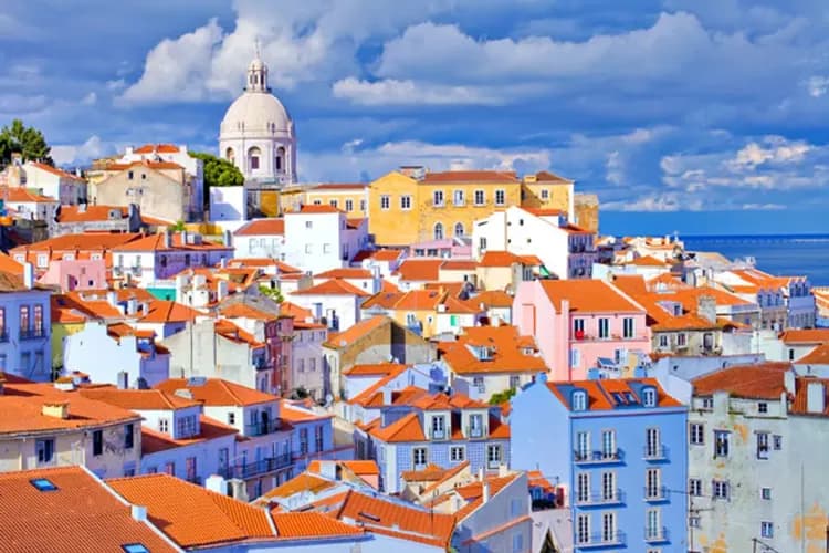 西葡風情選～英屬直布羅陀、高第建築巡禮、升等方舟旅館、七晚五星飯店13日-16