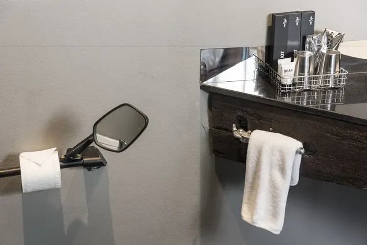 Bathroom amenities