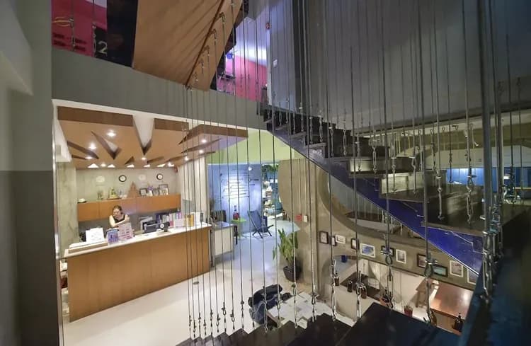 Check-in/check-out kiosk