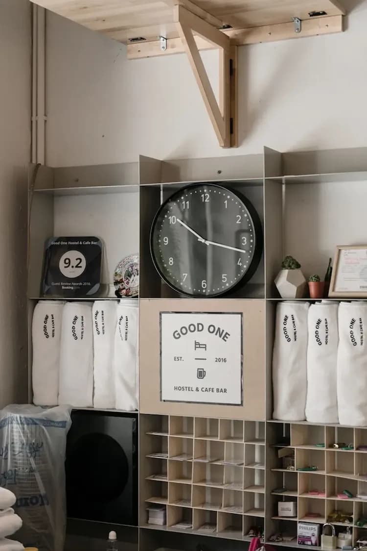 Check-in/check-out kiosk