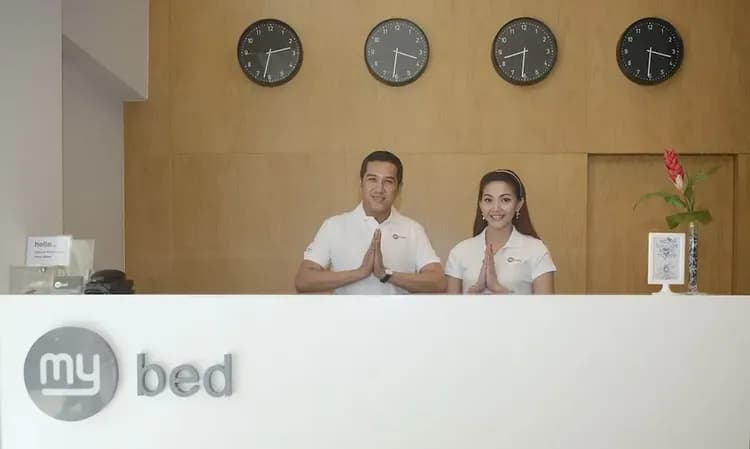 Check-in/check-out kiosk