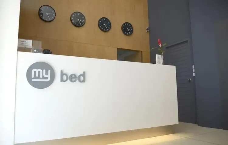 Check-in/check-out kiosk