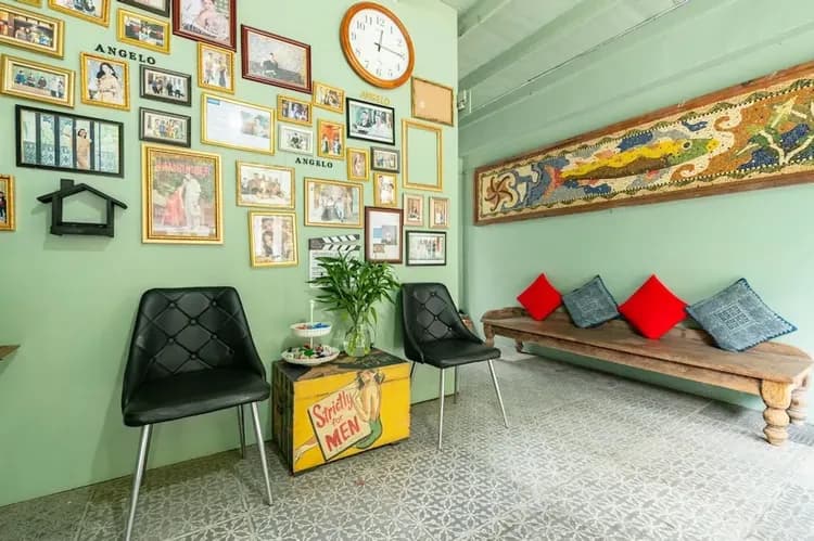 Check-in/check-out kiosk