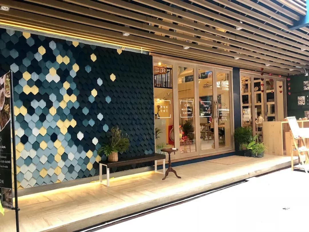 Bangkok-Kinnon Deluxe Hostel Coworking Cafe