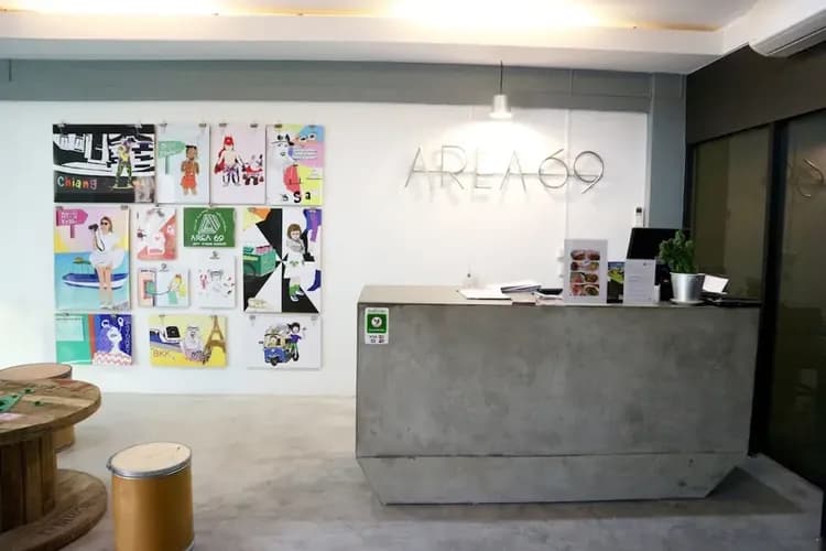 Check-in/check-out kiosk