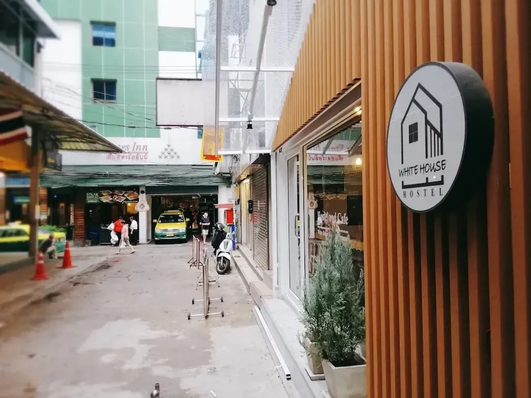 Bangkok-White House Hostel