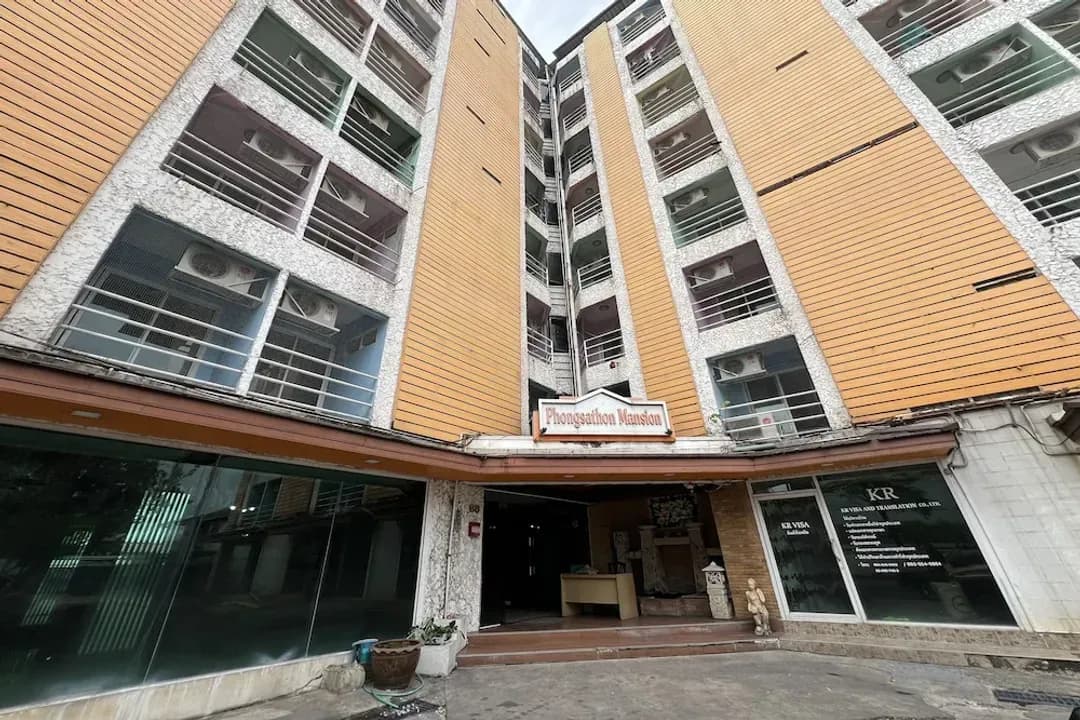 バンコク-フォンサトン マンション