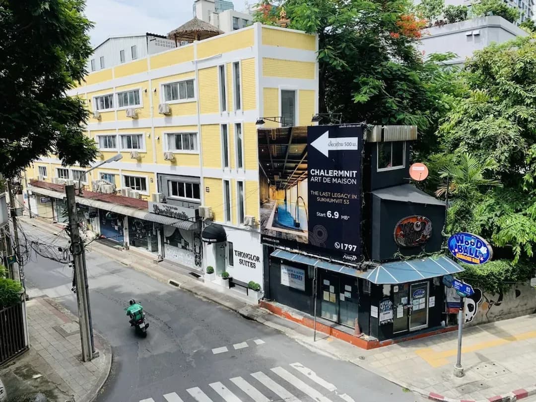 Bangkok-Thonglor Suites Hotel