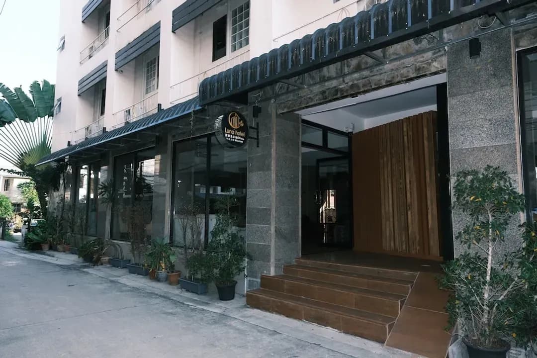 Chonburi-LuNa Hotel