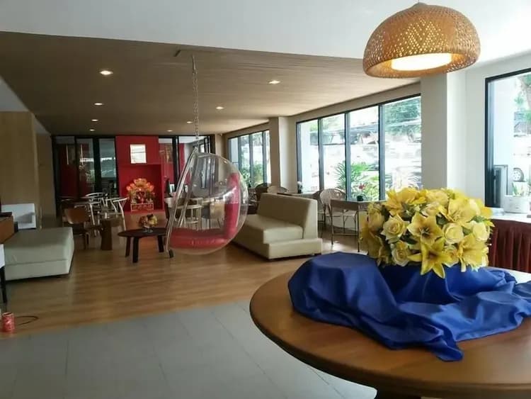 Check-in/check-out kiosk