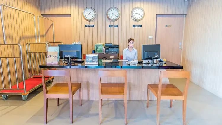 Check-in/check-out kiosk