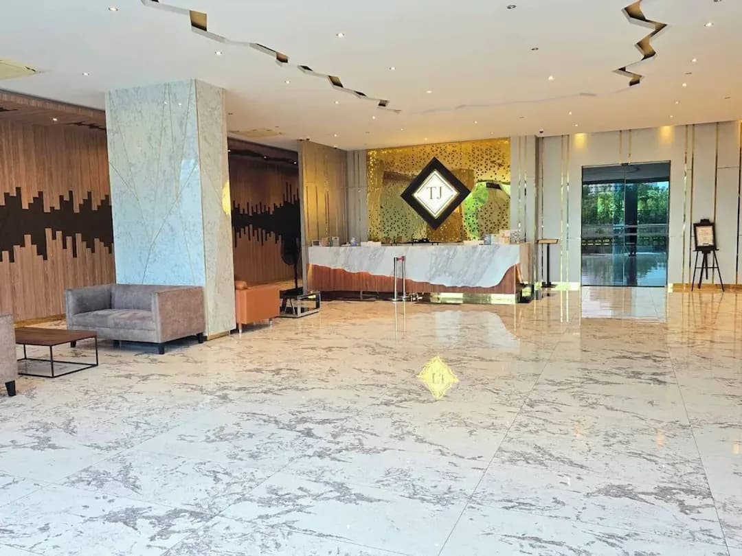 春武里府-Tj 酒店