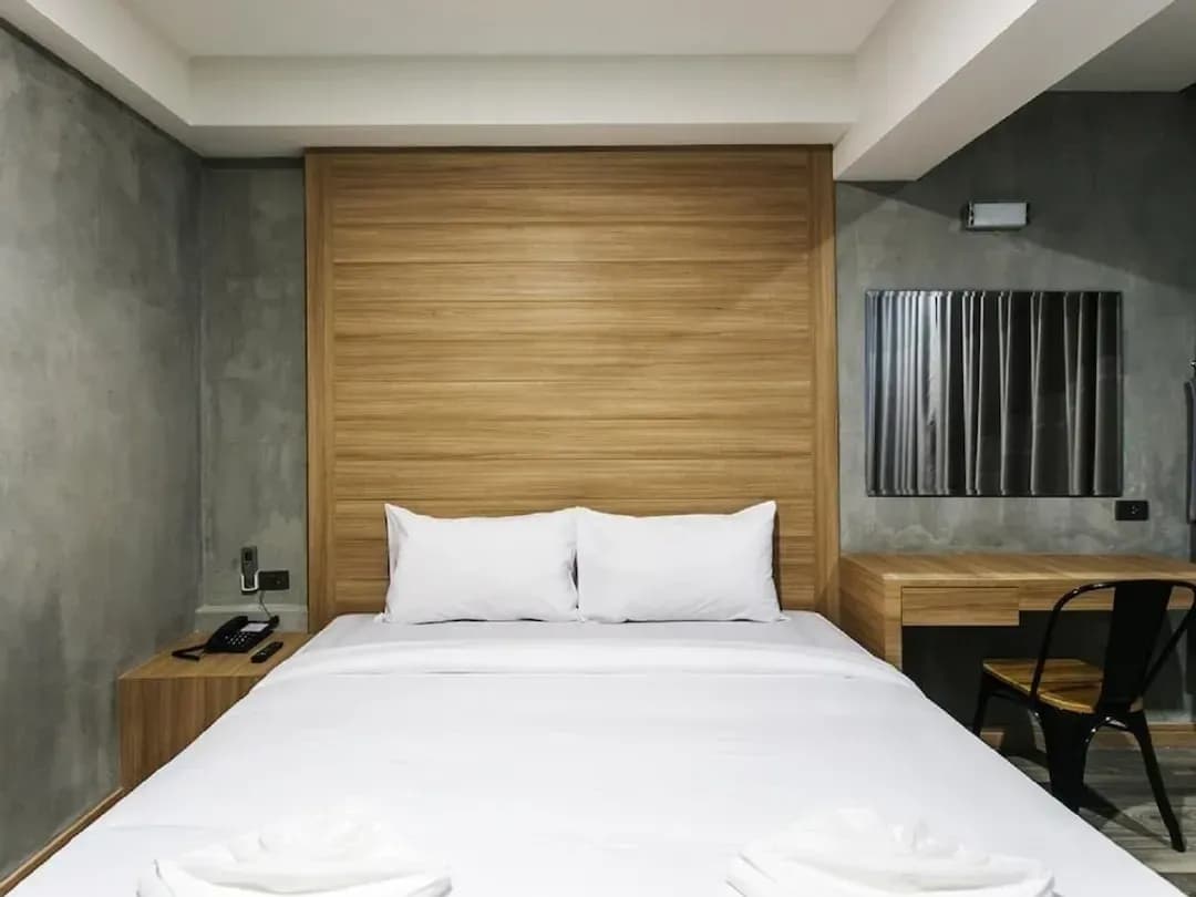 春武里府-快樂布喬木提恩旅館