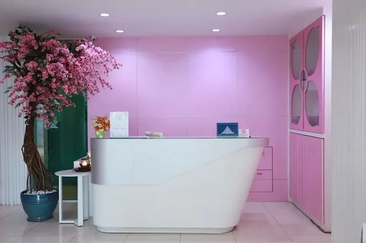 Check-in/check-out kiosk