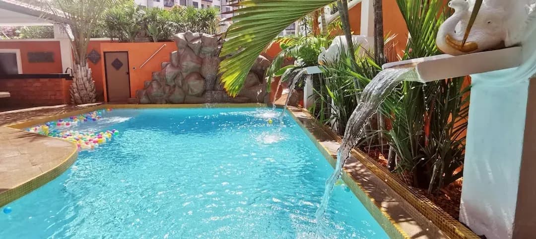 春武里府-芭堤雅黃金地豪華泳池別墅步行街8臥室