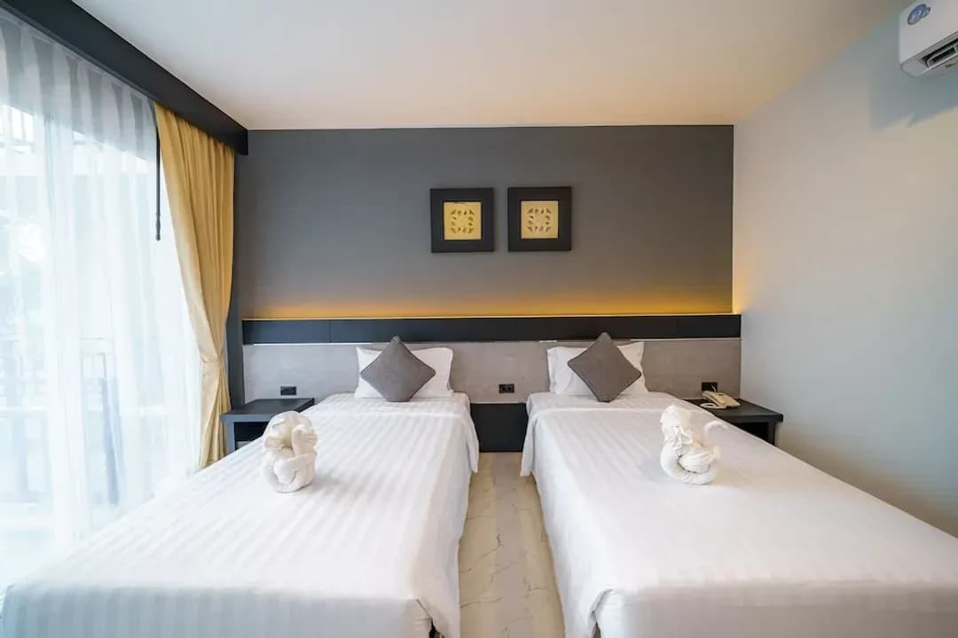 春武里府-LHC HOTEL AND RESORT = LHC 飯店及度假村