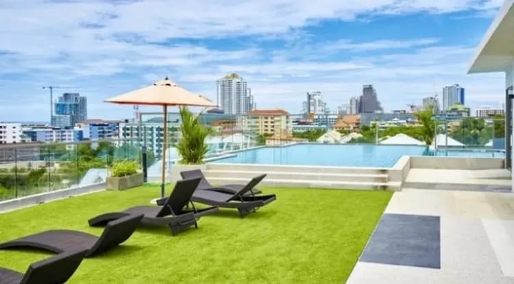 Rooftop pool