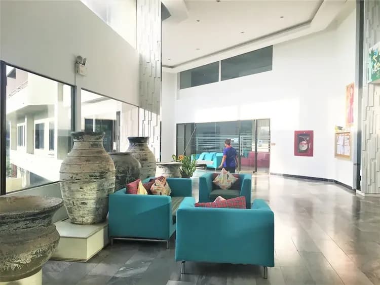 スイミングプールビュー広々としたスタジオ 5分でビーチまで-16