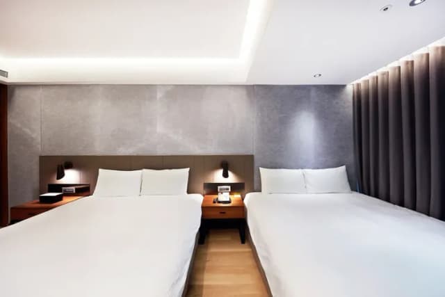 雀客旅館台北南京｜緊鄰捷運站-雀緻家庭客房-4