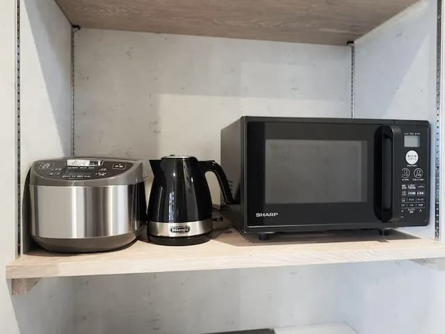炊飯器、ケトル、電子レンジ