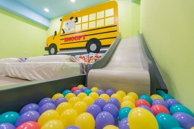 童玩趣親子民宿-Snoopy Quad Room-4