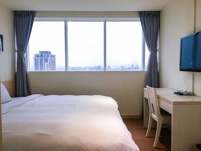 Wemeet Hotel Taipei-City view double room-4