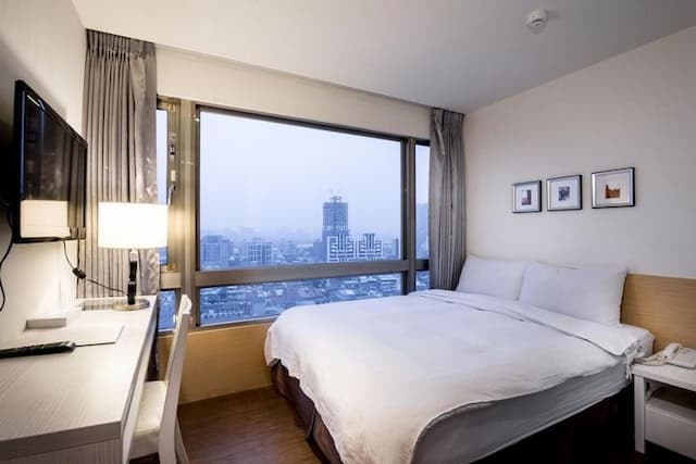 Wemeet Hotel Taipei-Double Room with River View-1