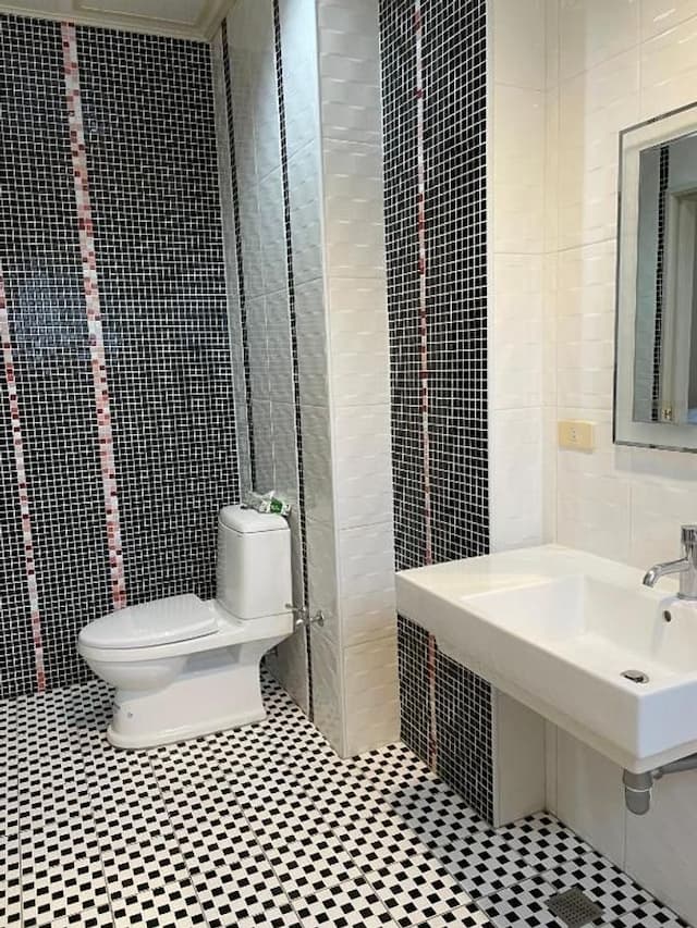 Blue Ocean Hill-Quadruple Room with Balcony-8