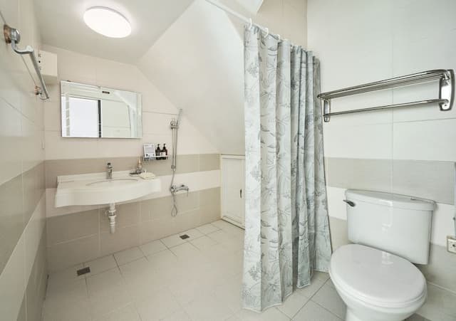 1樓雙床房的浴室空間