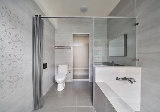 雙人房-附浴缸房型的浴室空間