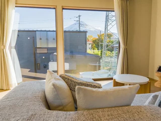 【108】リビングから眺める富士山（2階）