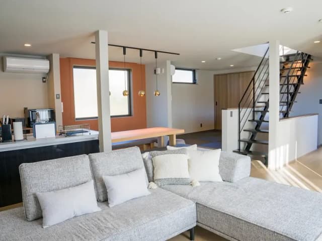 【108】リビング・ダイニング　奥の小上がりは寝室やお子様の遊び場としても◎（2階）