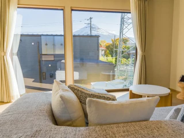 【108】リビングから眺める富士山（2階）