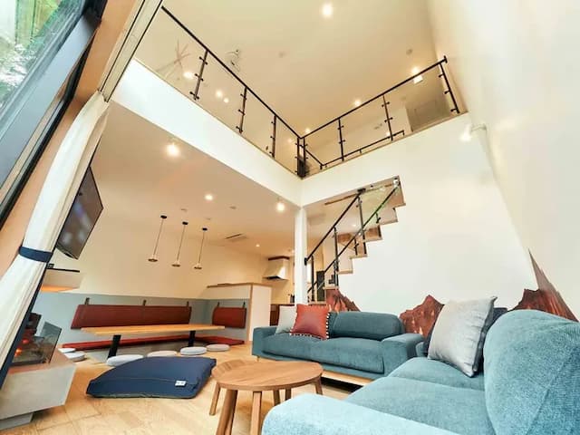 【南館】103-105/吹き抜けリビングルーム