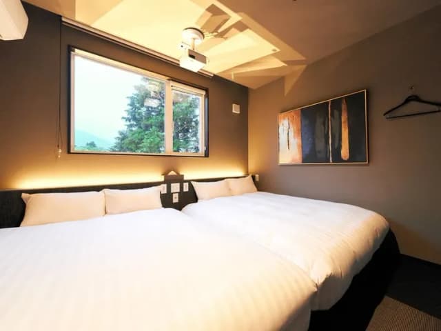 101‐103/寝室②(ダブルベッド×2台）