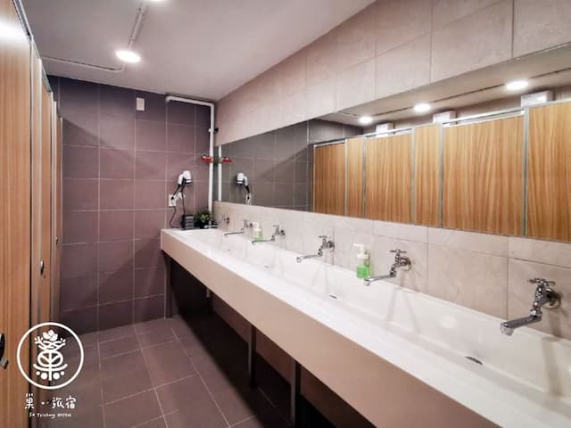 巢旅宿-雙人房一大床 共用衛浴-6