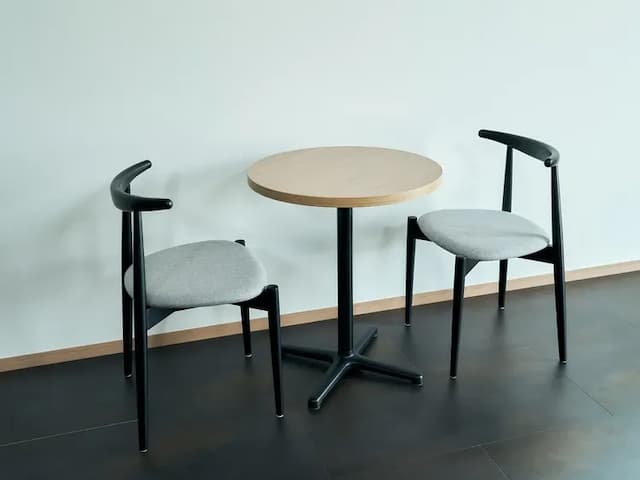 テーブルとイス