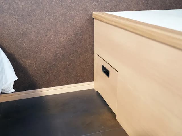 デラックス：引き出すと小上がりへのステップになります