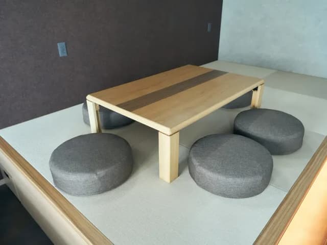 デラックス：小上がりでお寛ぎください