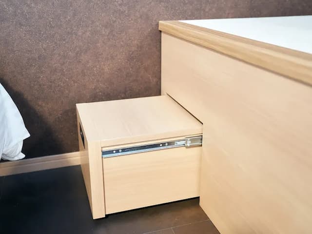 デラックス：引き出すと小上がりへのステップになります